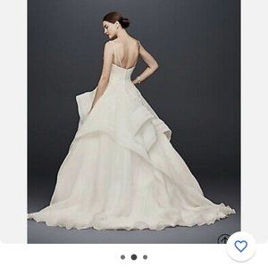 Truly zac posen wedddrees. Size 8
